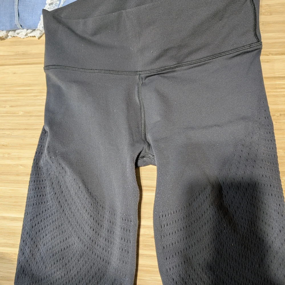 Lululemon Gray Wearable Fitness Tracker Shorts